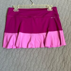 Nike tennis skirt, gently worn, size Medium